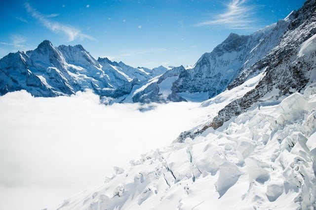 Enormi teli anti-fusione sui ghiacciai alpini
